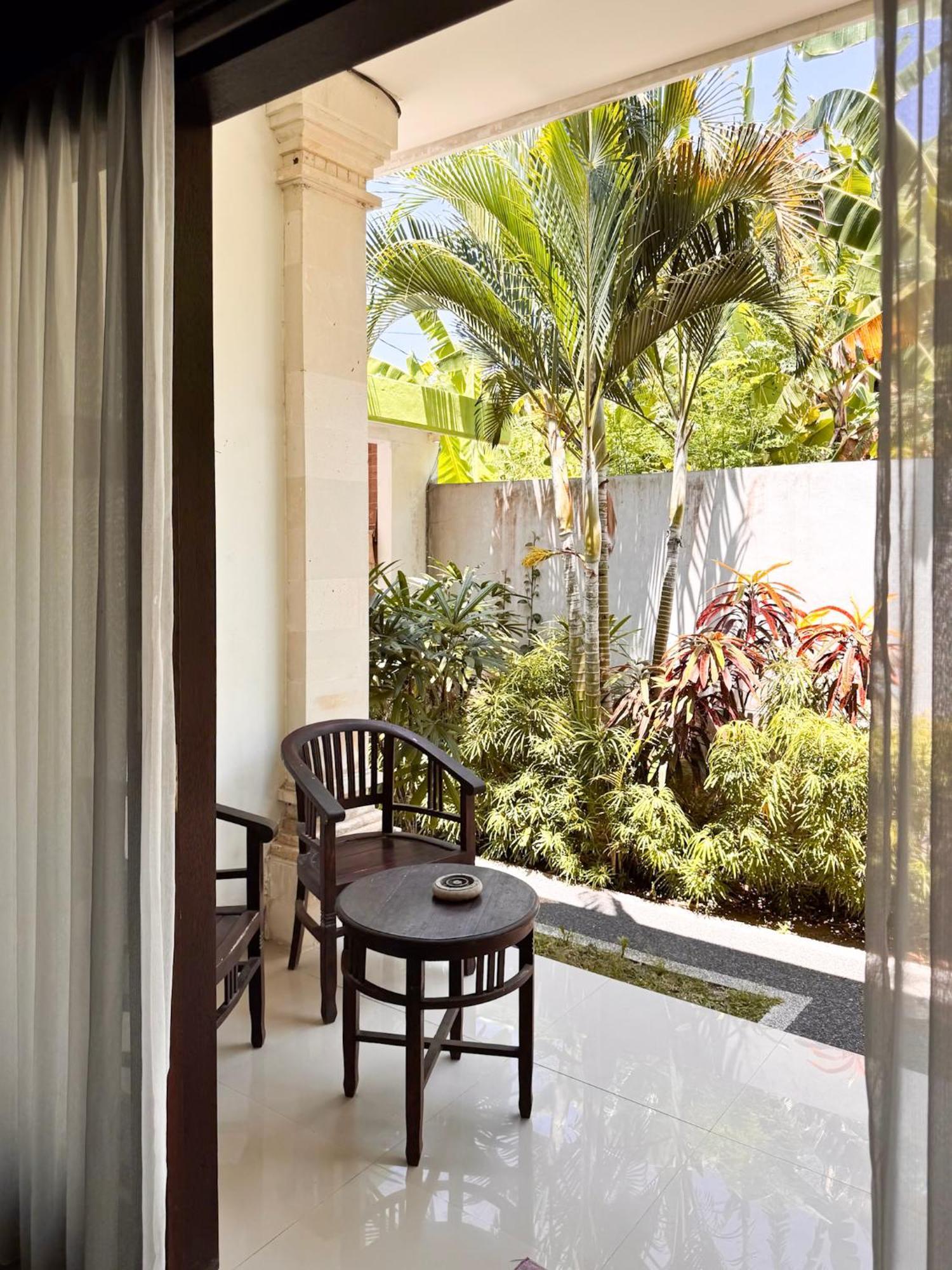 Urban Jungle Beach House Canggu Buitenkant foto