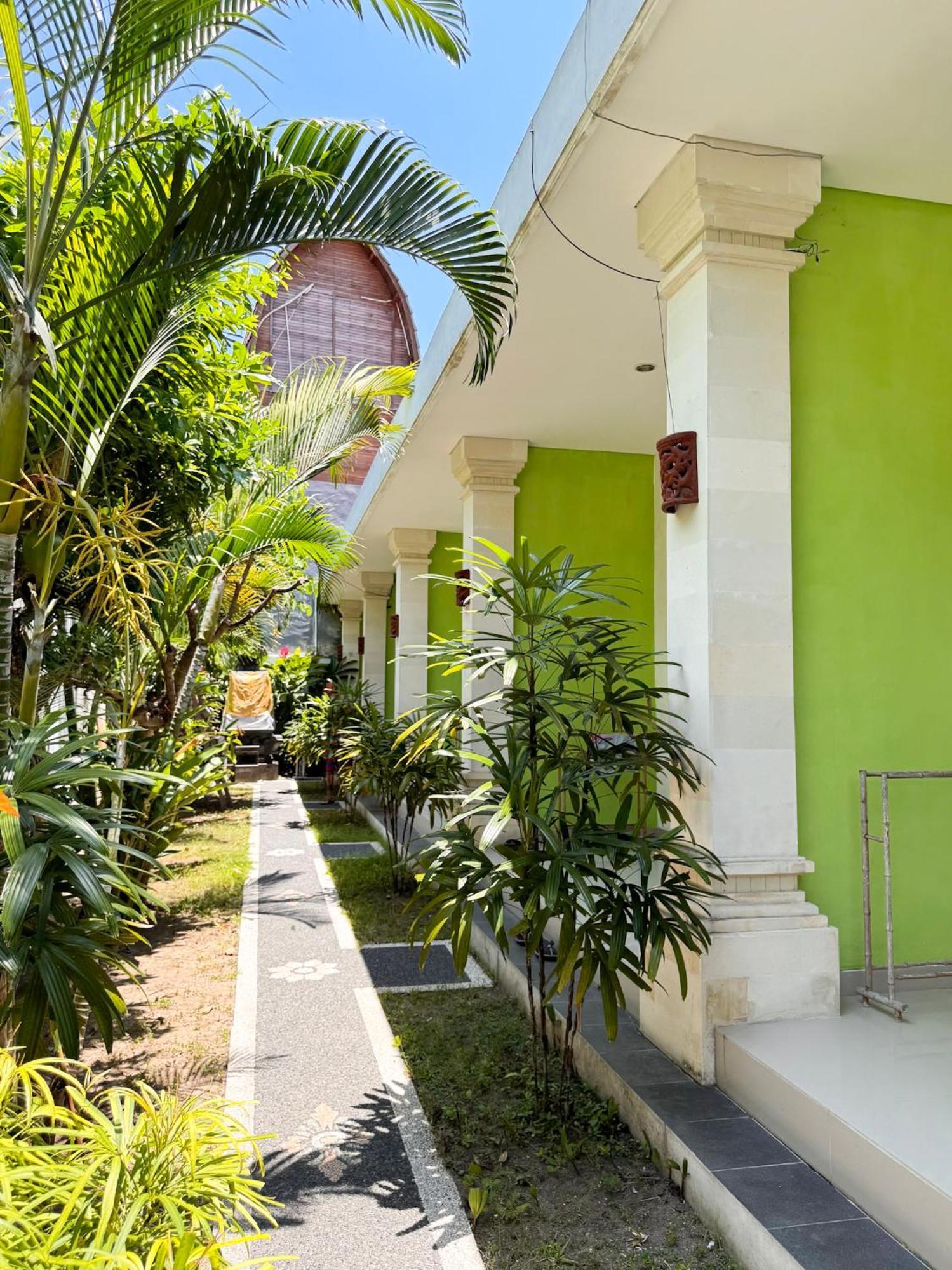 Urban Jungle Beach House Canggu Buitenkant foto