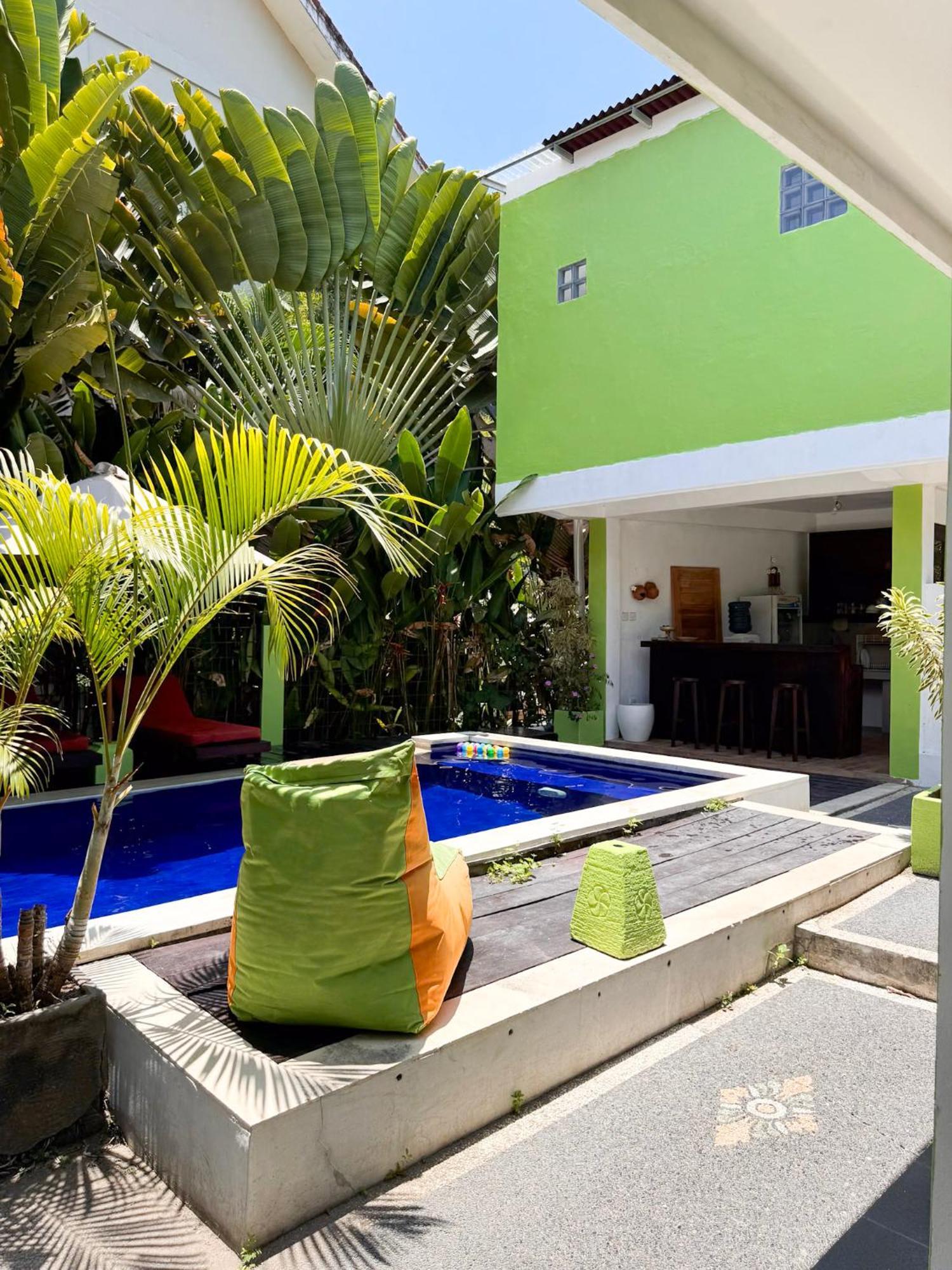 Urban Jungle Beach House Canggu Buitenkant foto