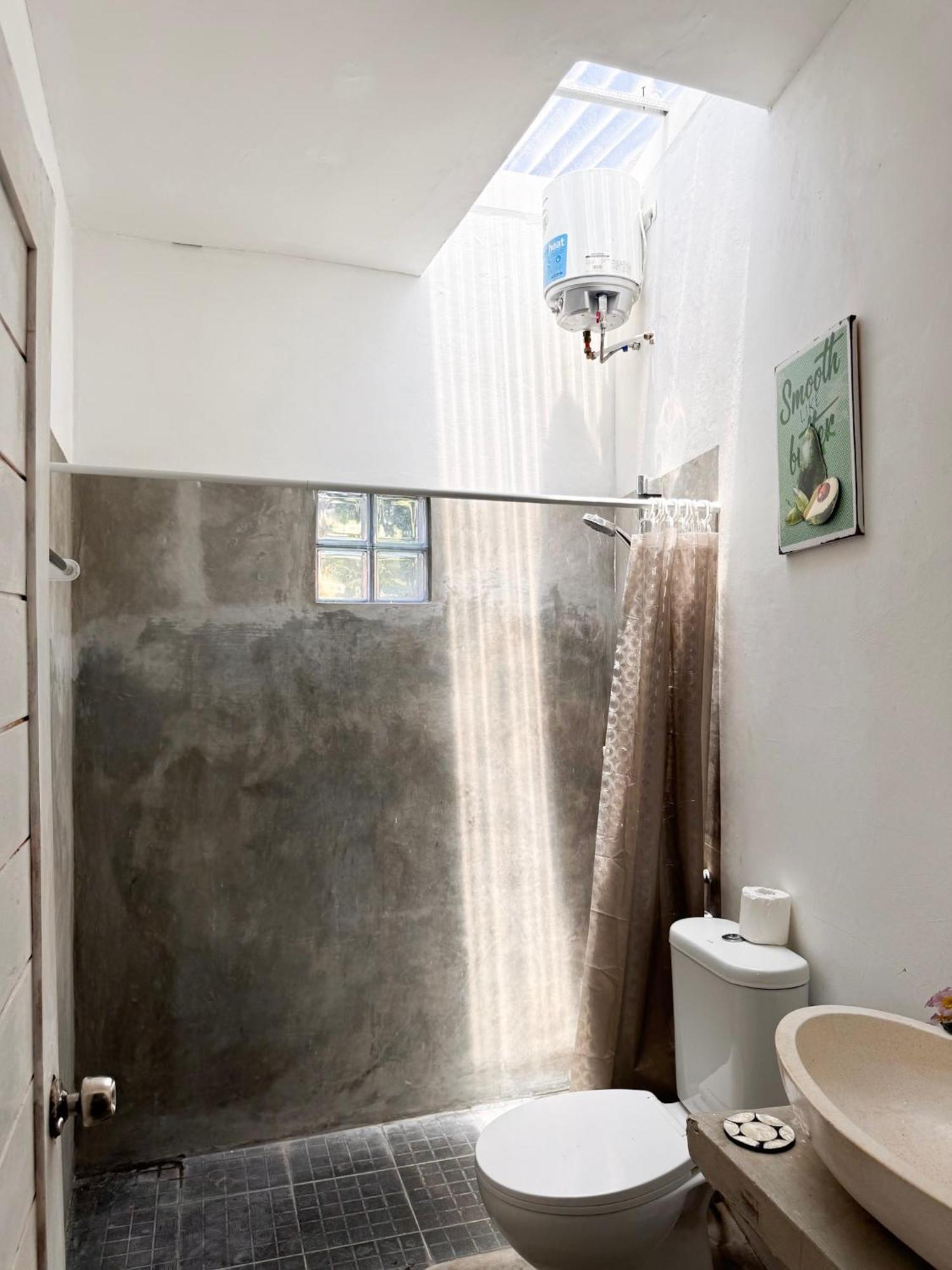Urban Jungle Beach House Canggu Buitenkant foto