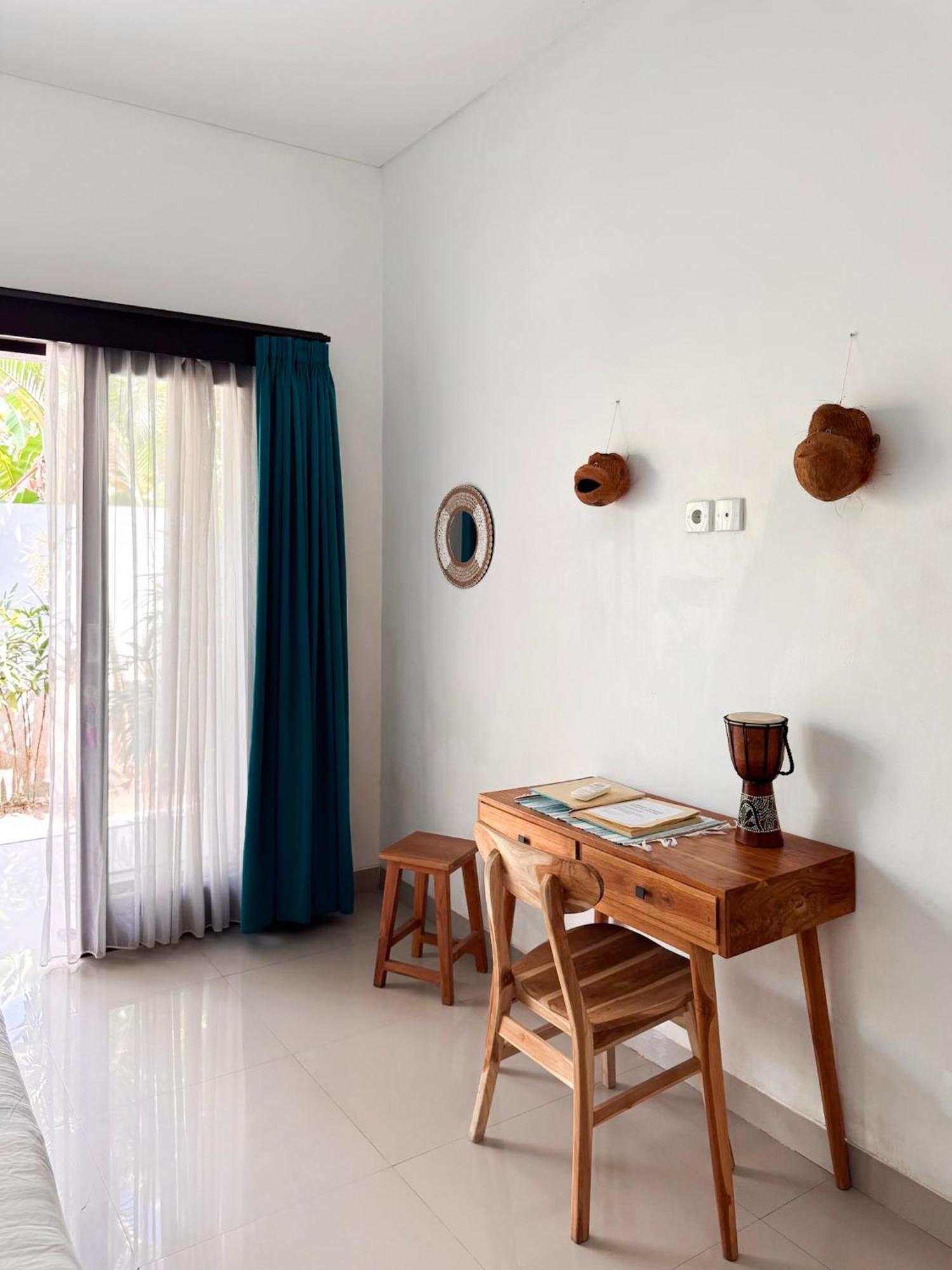 Urban Jungle Beach House Canggu Buitenkant foto