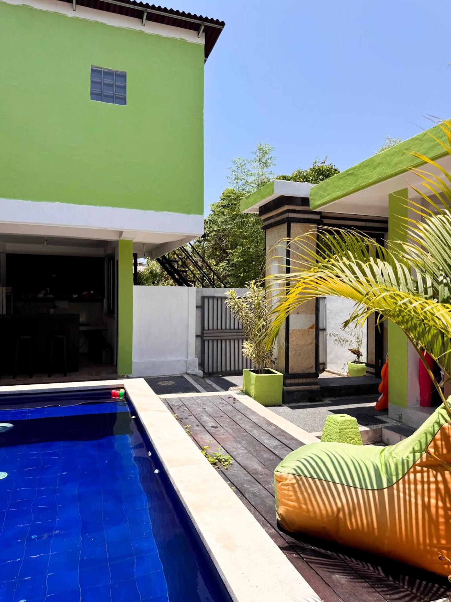 Urban Jungle Beach House Canggu Buitenkant foto