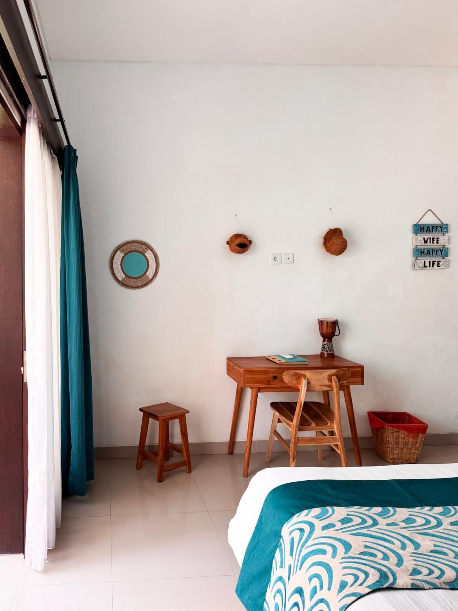 Urban Jungle Beach House Canggu Buitenkant foto