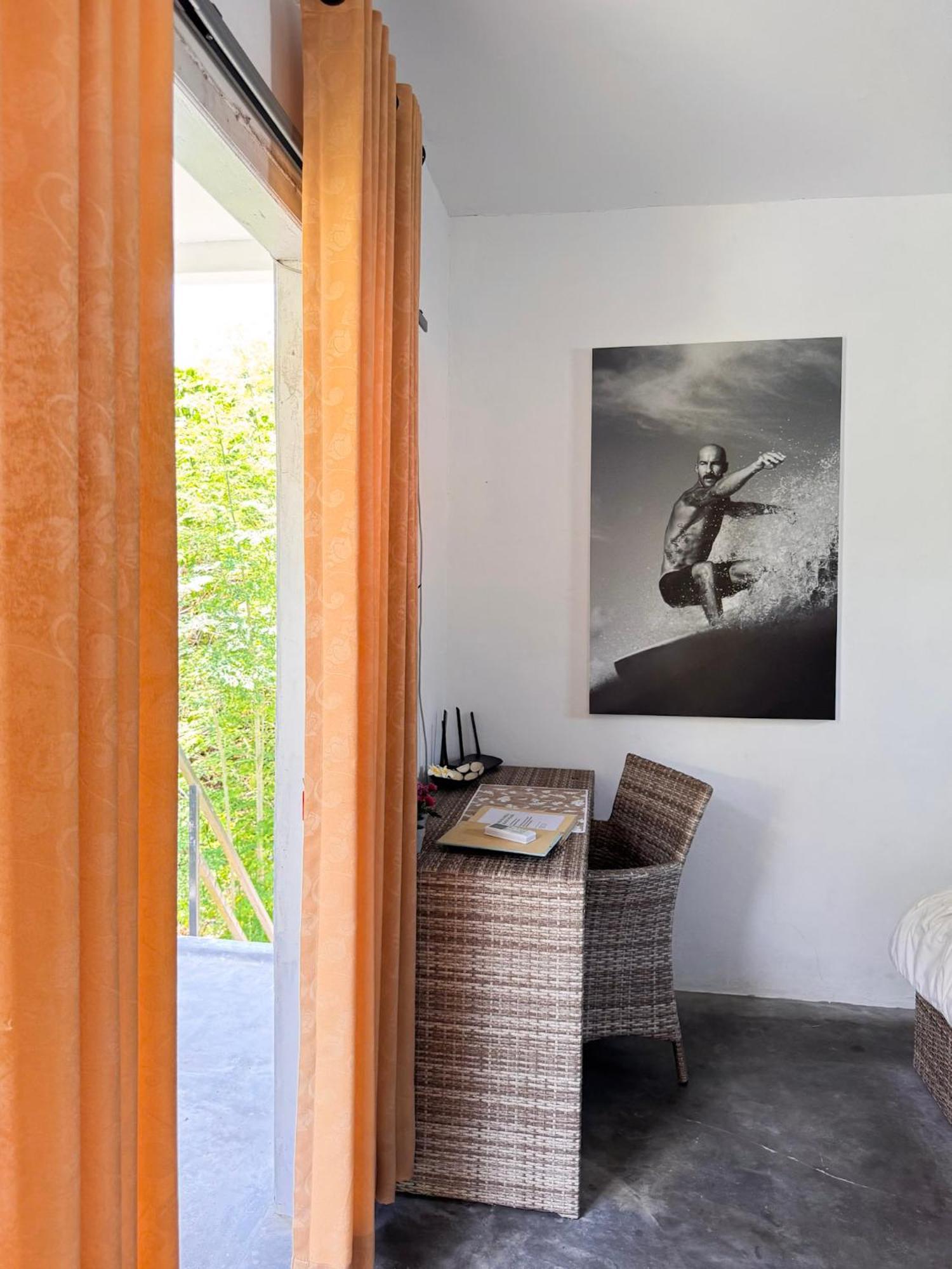 Urban Jungle Beach House Canggu Buitenkant foto