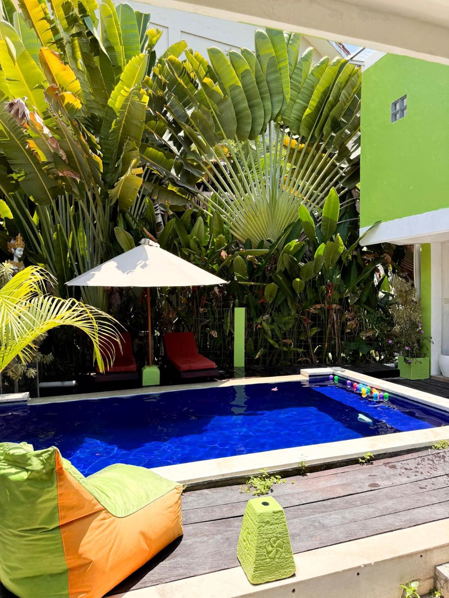 Urban Jungle Beach House Canggu Buitenkant foto