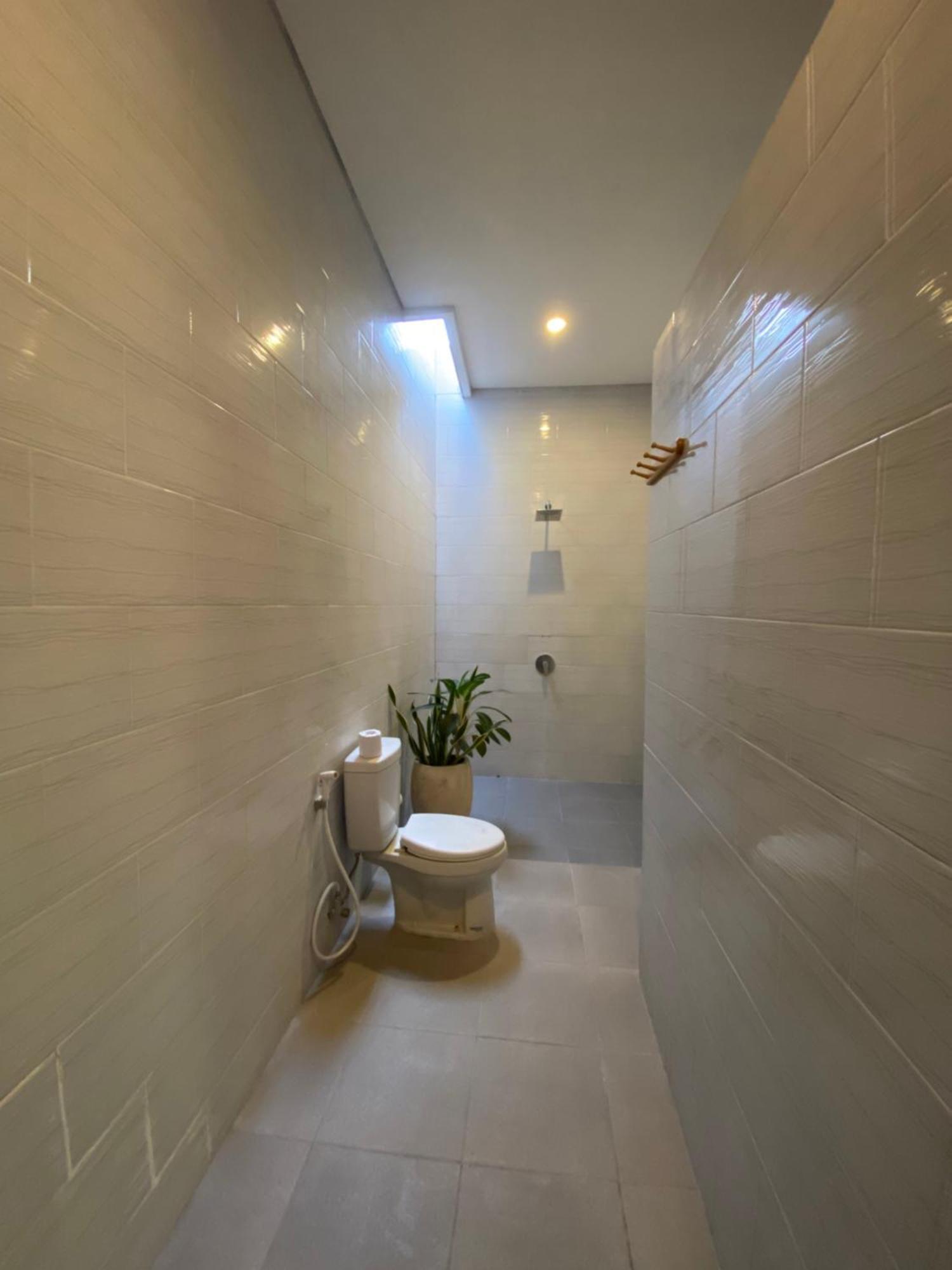 Urban Jungle Beach House Canggu Buitenkant foto