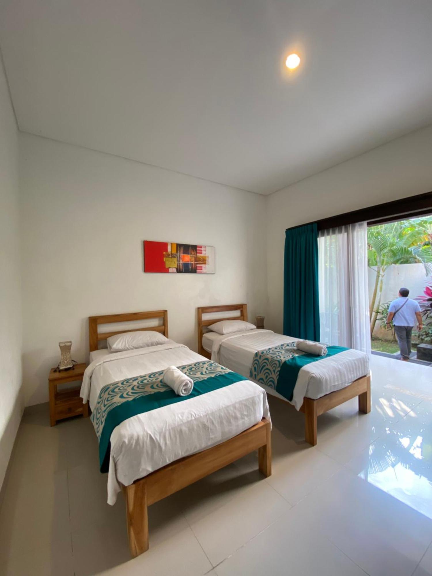 Urban Jungle Beach House Canggu Buitenkant foto